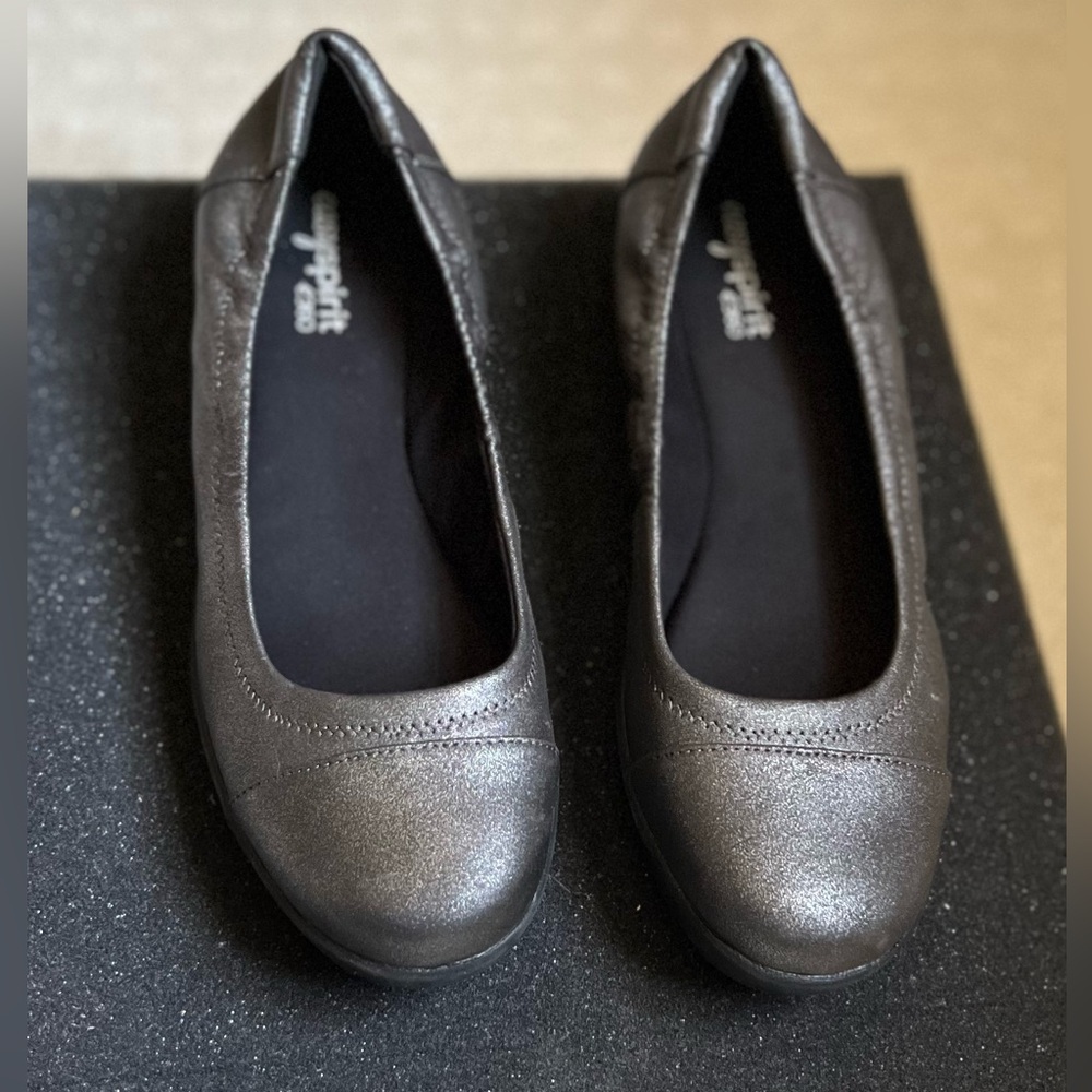 Easy Spirit Flats